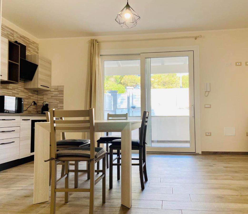 Nuova Residenza Dei 7 Pini A Pochi Passi Dal Mare Apartment Porto Pino Ngoại thất bức ảnh